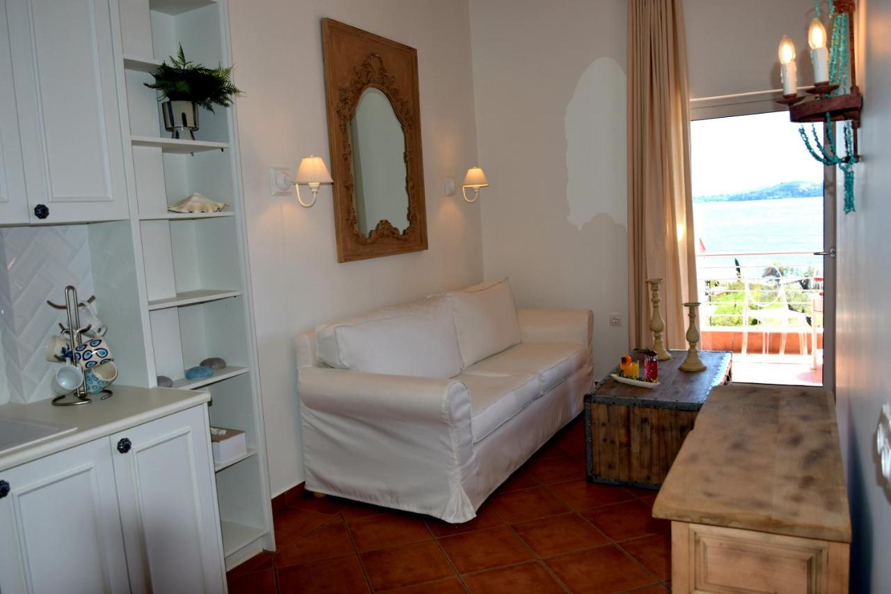 Perigiali Suite นีดรี ภายนอก รูปภาพ