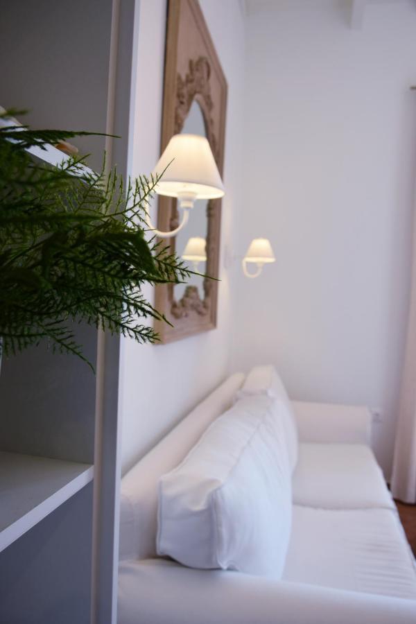 Perigiali Suite นีดรี ภายนอก รูปภาพ
